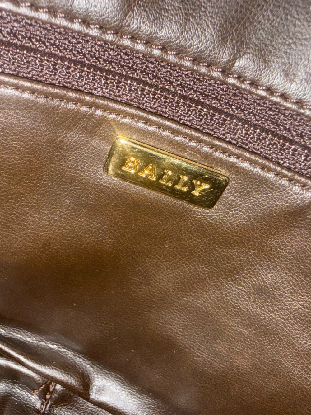 Bally Amera Mocha Suede Quilted Camera Crossbody Bag Gold Chain NWT - Picture 10 of 11